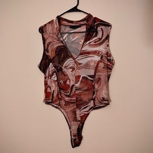 ‼️BOGO SALE‼️ PRETTYLITTLETHING Brown Tan Marble Collared Deep-v Neck Bodysuit